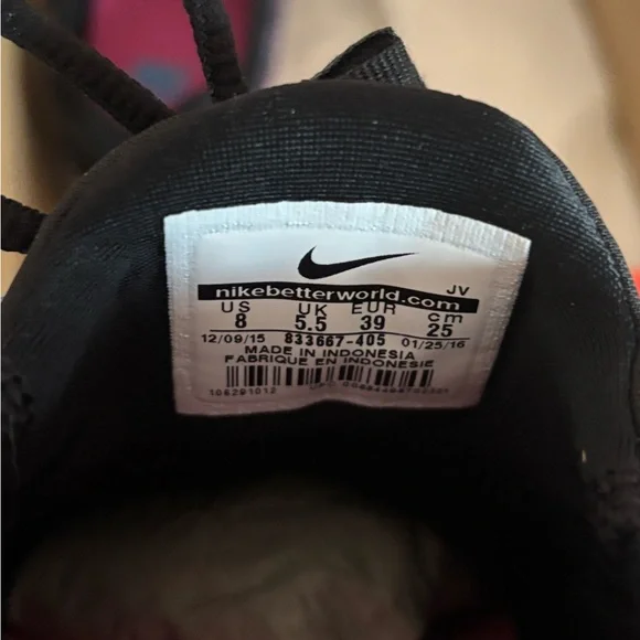 NEW Nike Women’s Kaishi 2.0 Print Sneakers - Size 8 (L) and Size 9 (R) - Picture 12 of 14